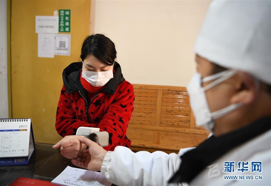 （抓好經(jīng)濟發(fā)展 應(yīng)對復(fù)雜局面·圖文互動）（1）2500萬農(nóng)民工如何安全返崗？——農(nóng)民工大省四川復(fù)工觀察