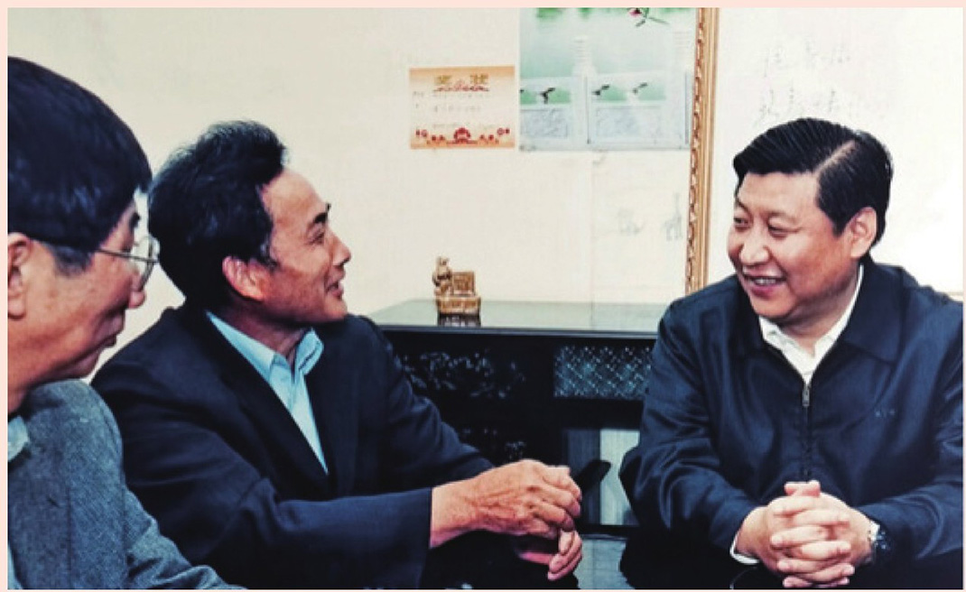 2003年4月24日，時任浙江省委書記習近平在浙江下姜村調研。